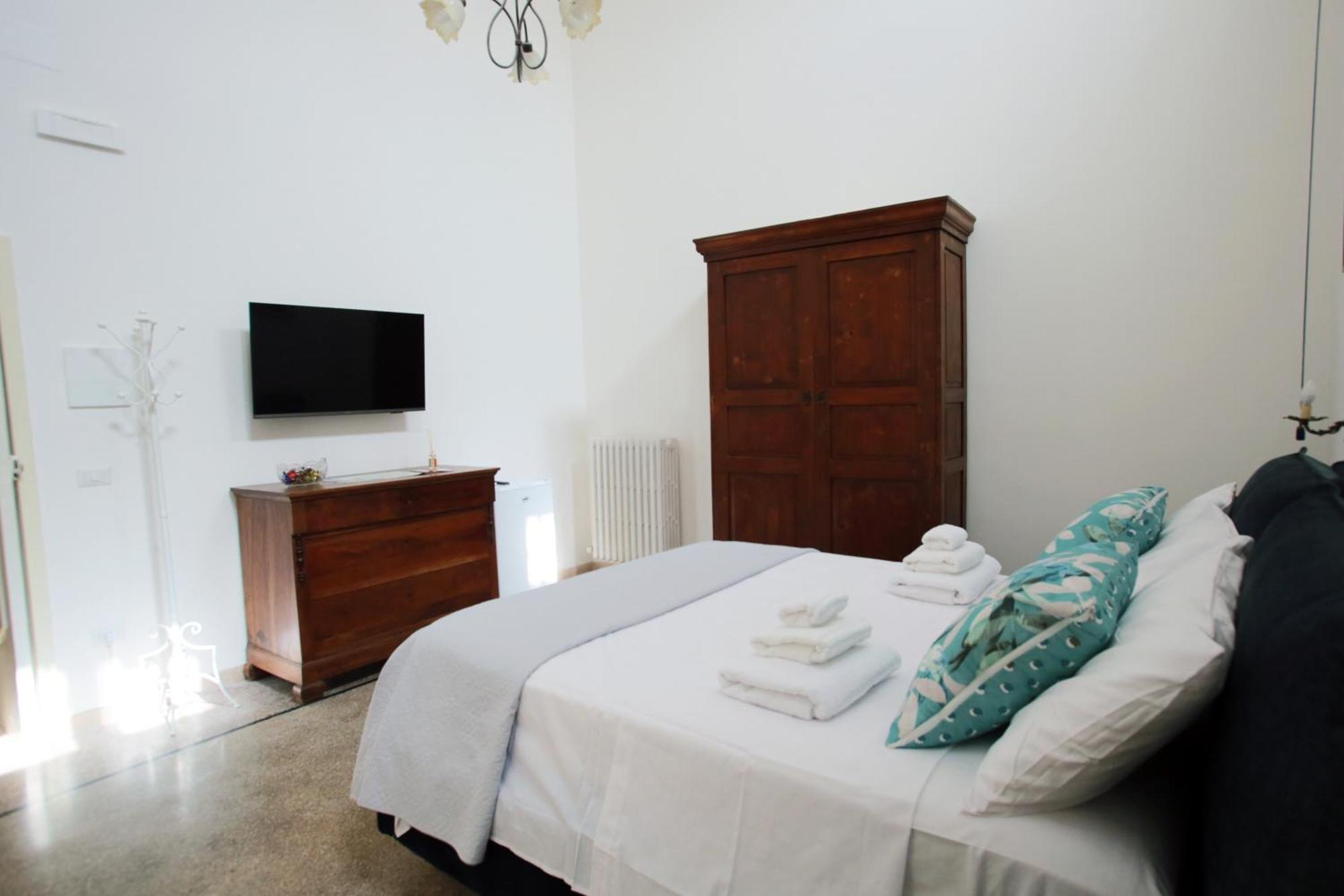 B&B Palazzo Sambiasi Lecce Esterno foto